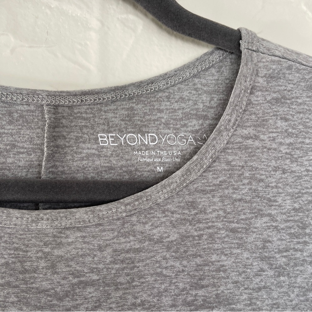 Beyond Yoga Long Sleeve T-Shirt. Womens size Medium. - Picture 2 of 4